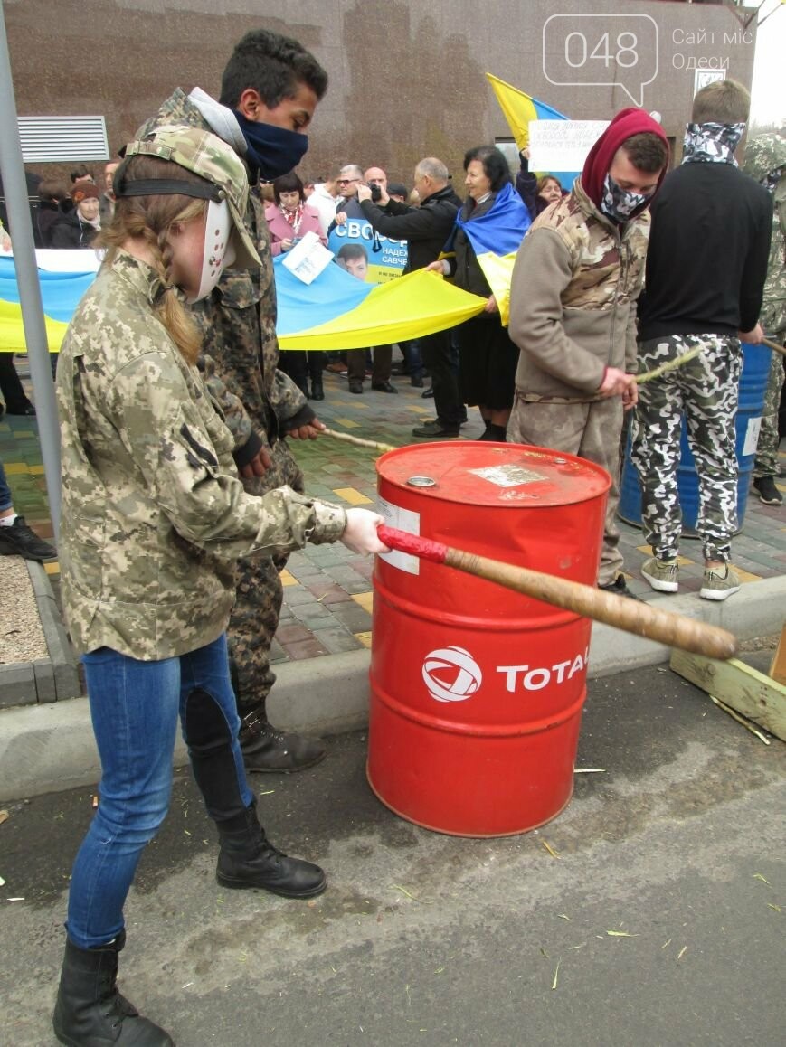 #FreeSavchenko: Штурм одеского консульства России и сожжение диктатора Путина (ФОТО, ВИДЕО) (фото) - фото 1