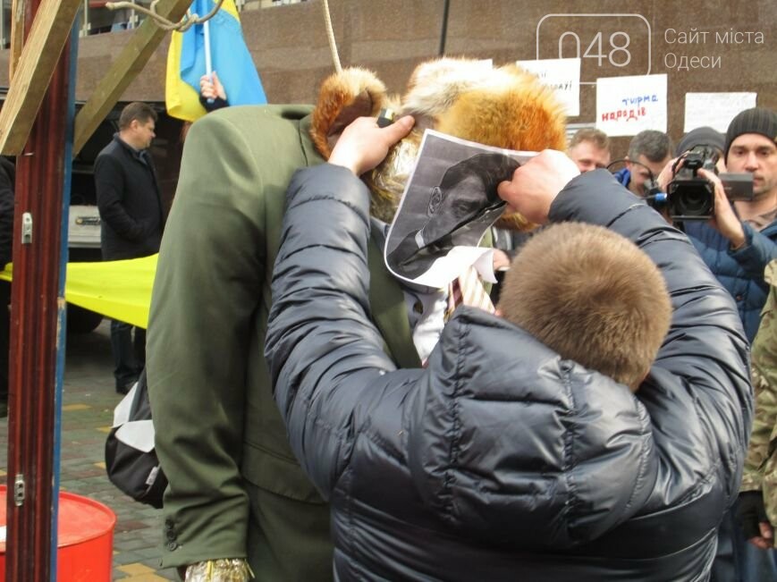 #FreeSavchenko: Штурм одеского консульства России и сожжение диктатора Путина (ФОТО, ВИДЕО) (фото) - фото 1