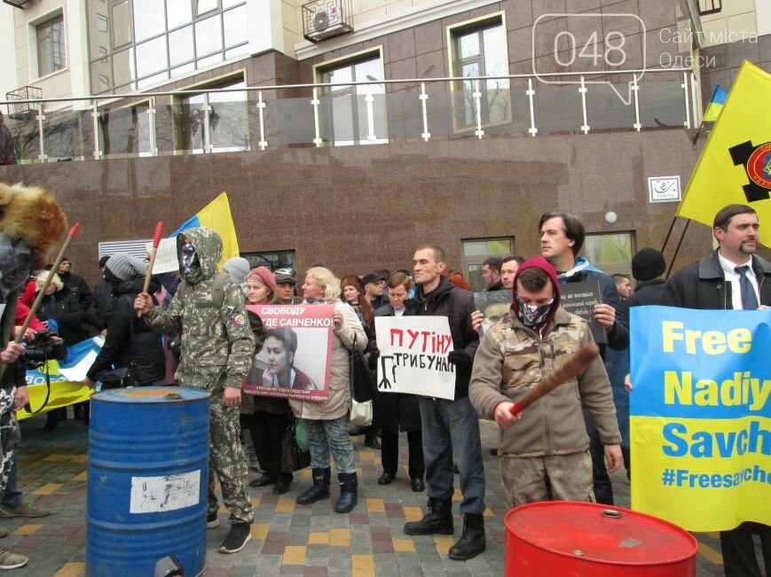 #FreeSavchenko: Штурм одеского консульства России и сожжение диктатора Путина (ФОТО, ВИДЕО) (фото) - фото 1