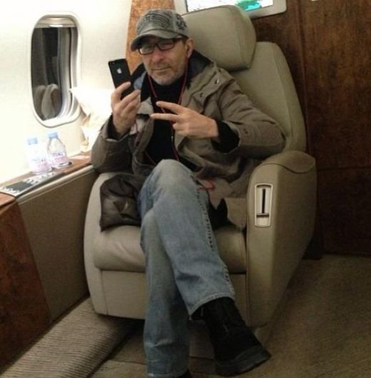 кернес в самолете