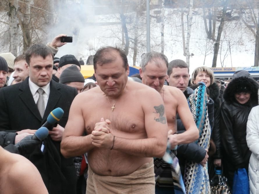 Добкин перед тем как окунуться в воду