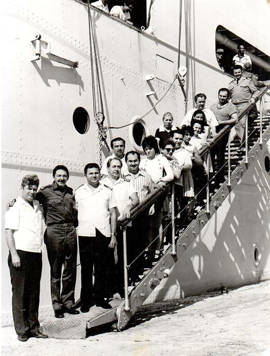 Козин Б.С.(1-ый слева) с командой судно на встрече с Раулем Кастро(2-й слева)