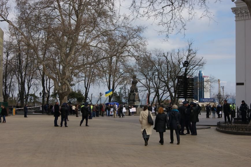 Под Одесской мэрией клеймили сепаратистов и протестовали против Генплана (ФОТО) (фото) - фото 1