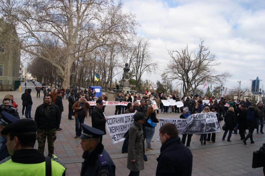 Под Одесской мэрией клеймили сепаратистов и протестовали против Генплана (ФОТО) (фото) - фото 1