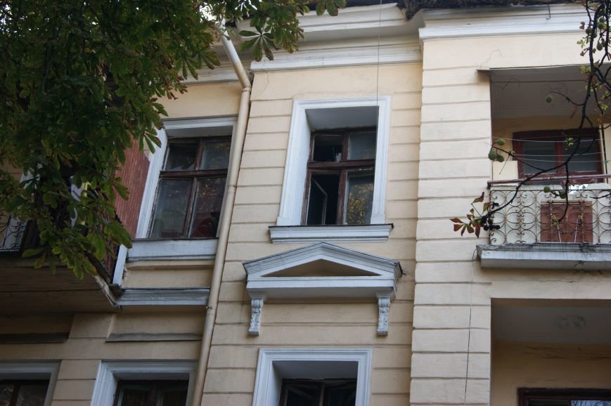 От взрыва в центре Одессы в пяти кварталах посыпались стекла (ФОТО) (фото) - фото 1