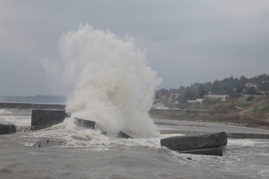 Одесситы делают ошеломляющие снимки шторма на море (ФОТО, ВИДЕО) (фото) - фото 6