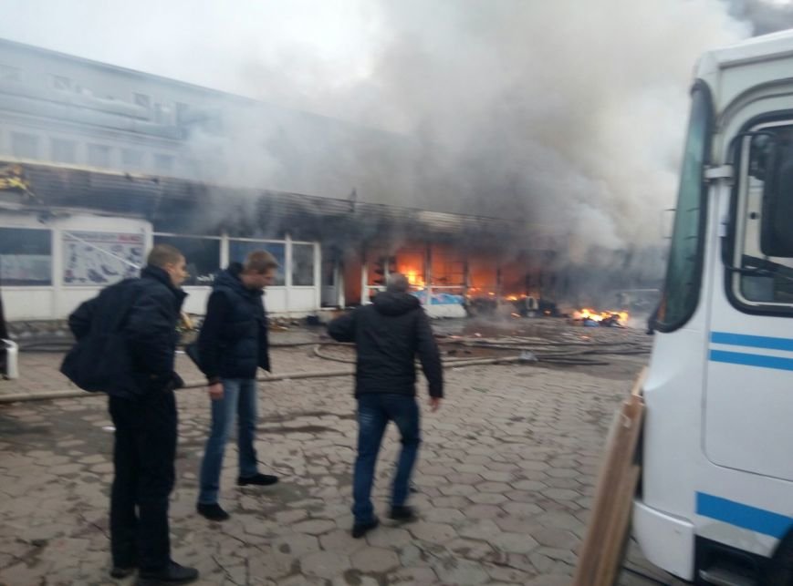 В Одессе на Котовского горит рынок 