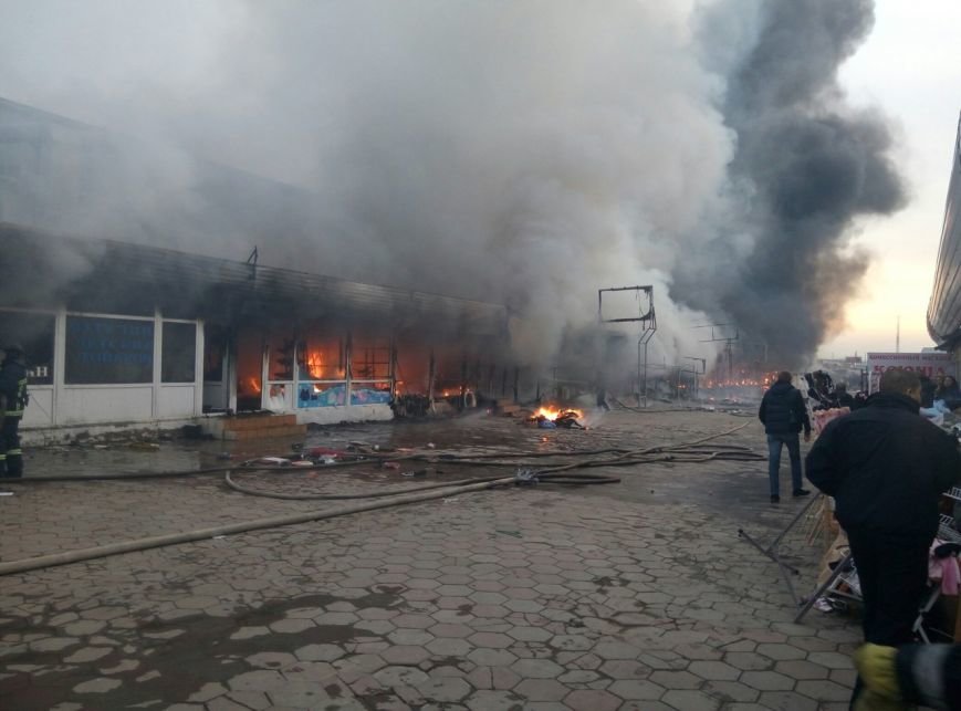 В Одессе на Котовского горит рынок 