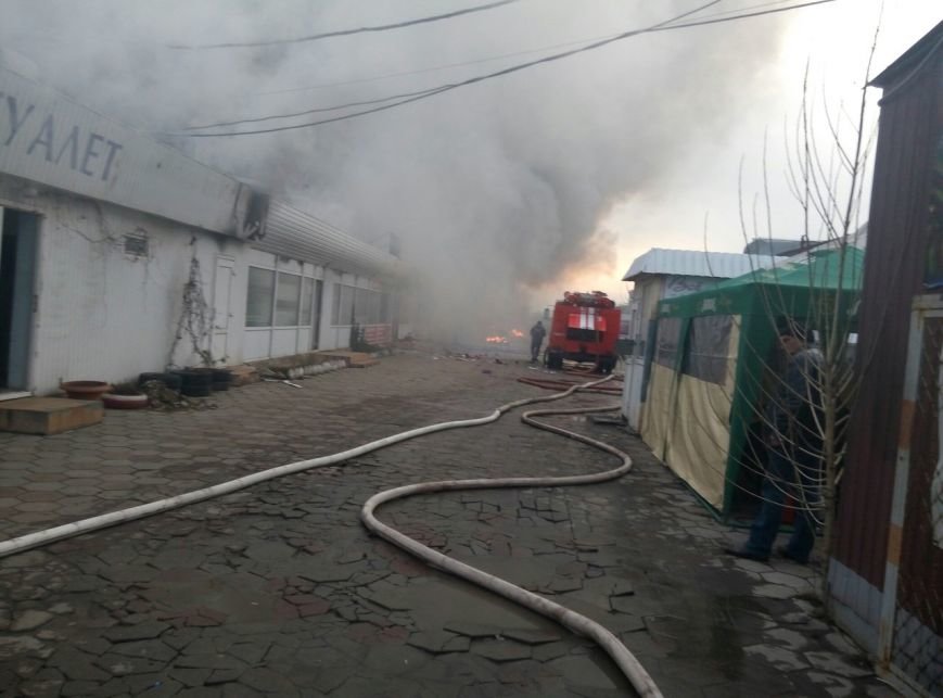 В Одессе на Котовского горит рынок 