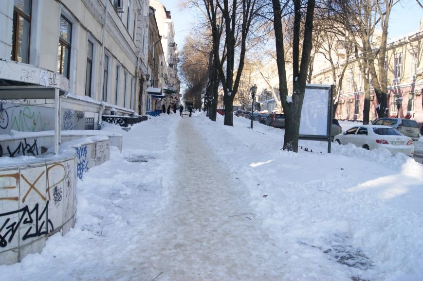 Коммунальный коллапс: В Одессе не убирают ни улицы, ни тротуары (ФОТОРЕПОРТАЖ) (фото) - фото 1