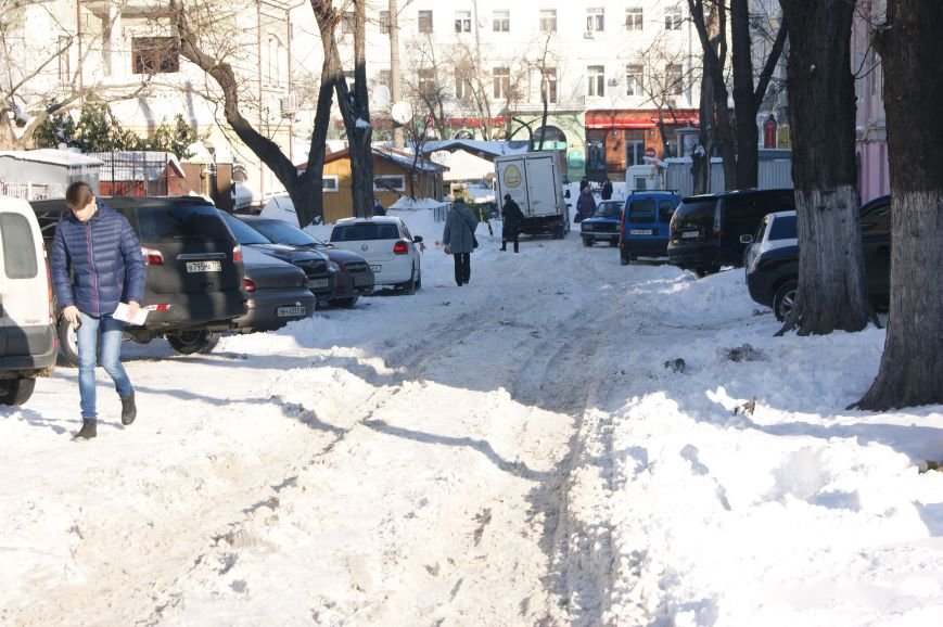 Коммунальный коллапс: В Одессе не убирают ни улицы, ни тротуары (ФОТОРЕПОРТАЖ) (фото) - фото 1