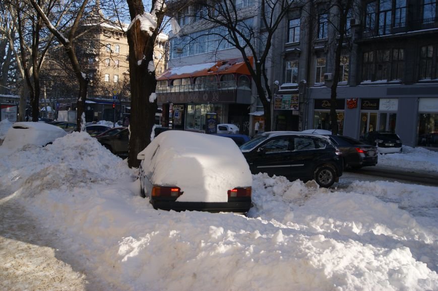 Коммунальный коллапс: В Одессе не убирают ни улицы, ни тротуары (ФОТОРЕПОРТАЖ) (фото) - фото 1