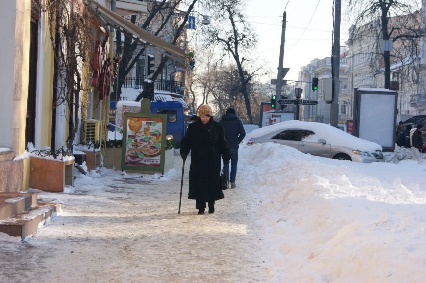 Коммунальный коллапс: В Одессе не убирают ни улицы, ни тротуары (ФОТОРЕПОРТАЖ) (фото) - фото 1