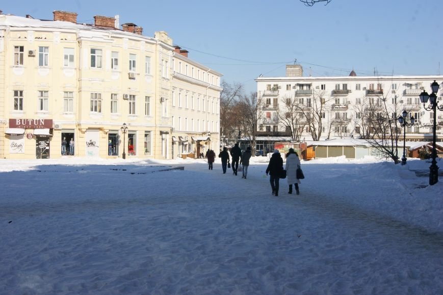 Коммунальный коллапс: В Одессе не убирают ни улицы, ни тротуары (ФОТОРЕПОРТАЖ) (фото) - фото 1