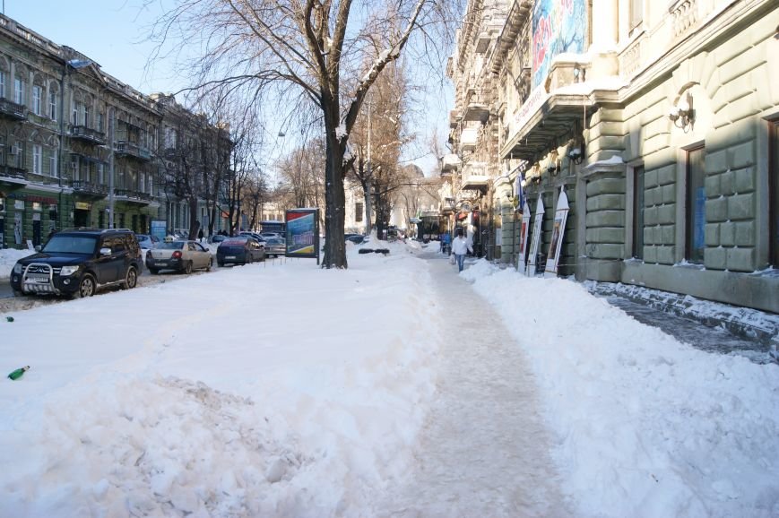 Коммунальный коллапс: В Одессе не убирают ни улицы, ни тротуары (ФОТОРЕПОРТАЖ) (фото) - фото 1