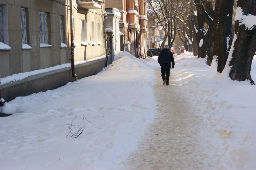 Коммунальный коллапс: В Одессе не убирают ни улицы, ни тротуары (ФОТОРЕПОРТАЖ) (фото) - фото 1