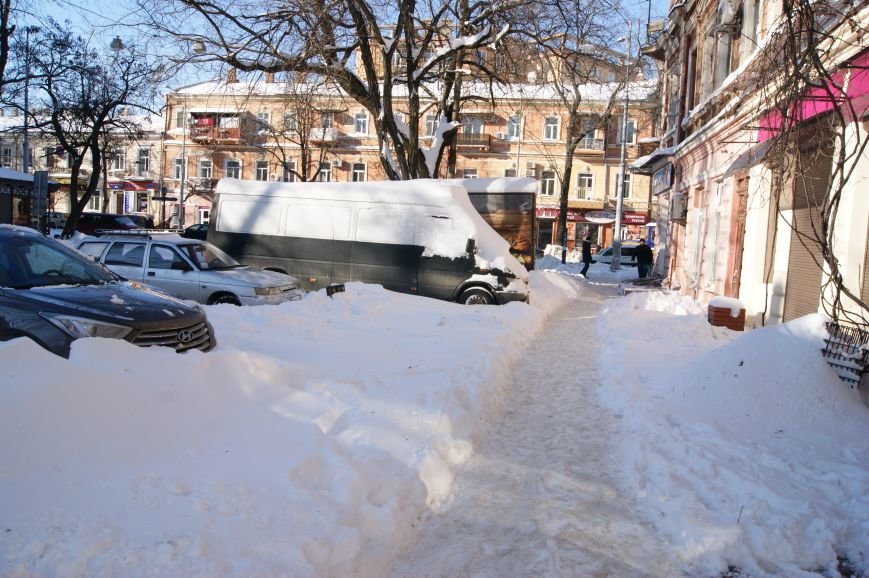 Коммунальный коллапс: В Одессе не убирают ни улицы, ни тротуары (ФОТОРЕПОРТАЖ) (фото) - фото 1