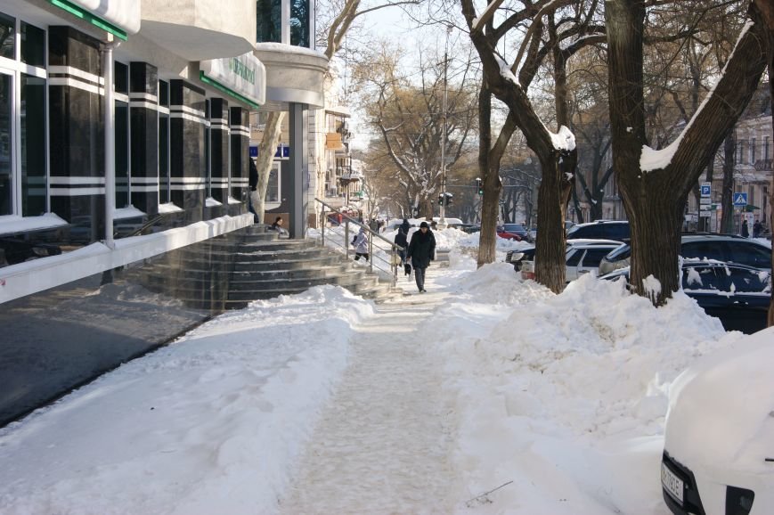 Коммунальный коллапс: В Одессе не убирают ни улицы, ни тротуары (ФОТОРЕПОРТАЖ) (фото) - фото 1