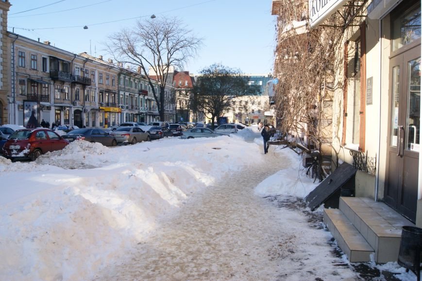 Коммунальный коллапс: В Одессе не убирают ни улицы, ни тротуары (ФОТОРЕПОРТАЖ) (фото) - фото 1