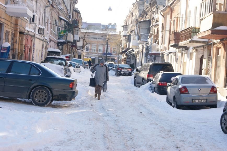 Коммунальный коллапс: В Одессе не убирают ни улицы, ни тротуары (ФОТОРЕПОРТАЖ) (фото) - фото 1