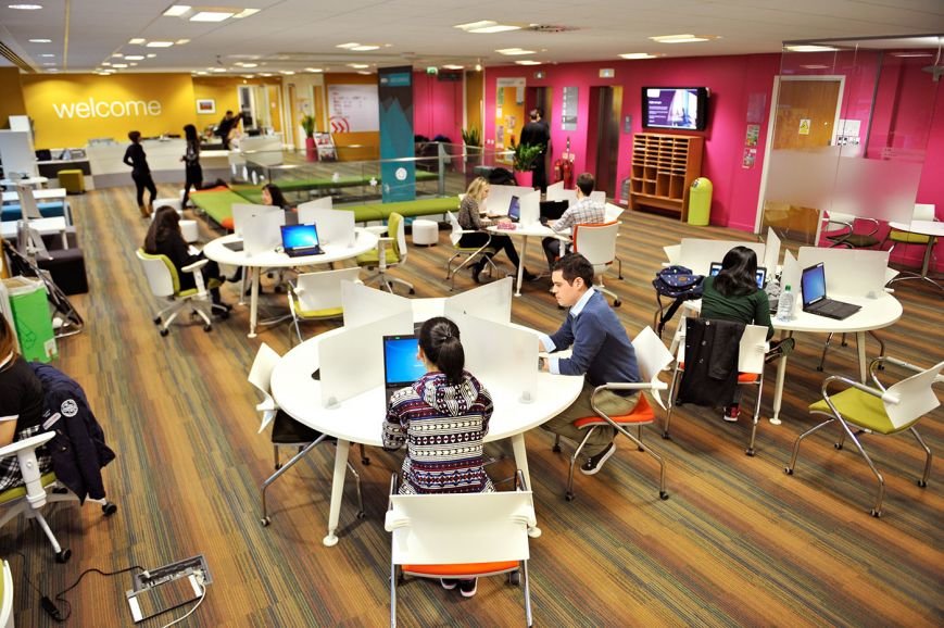 INTO-LON-students-using-facilities