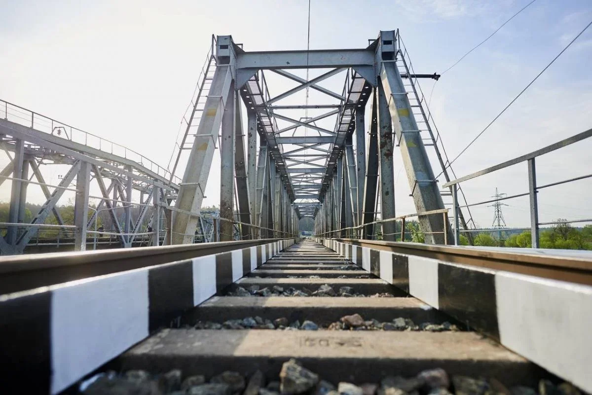 В Криму пошкодили електропідстанцію, знищили склад боєприпасів рф та пошкодили залізницю, сполучення з материковою Україною більше нема