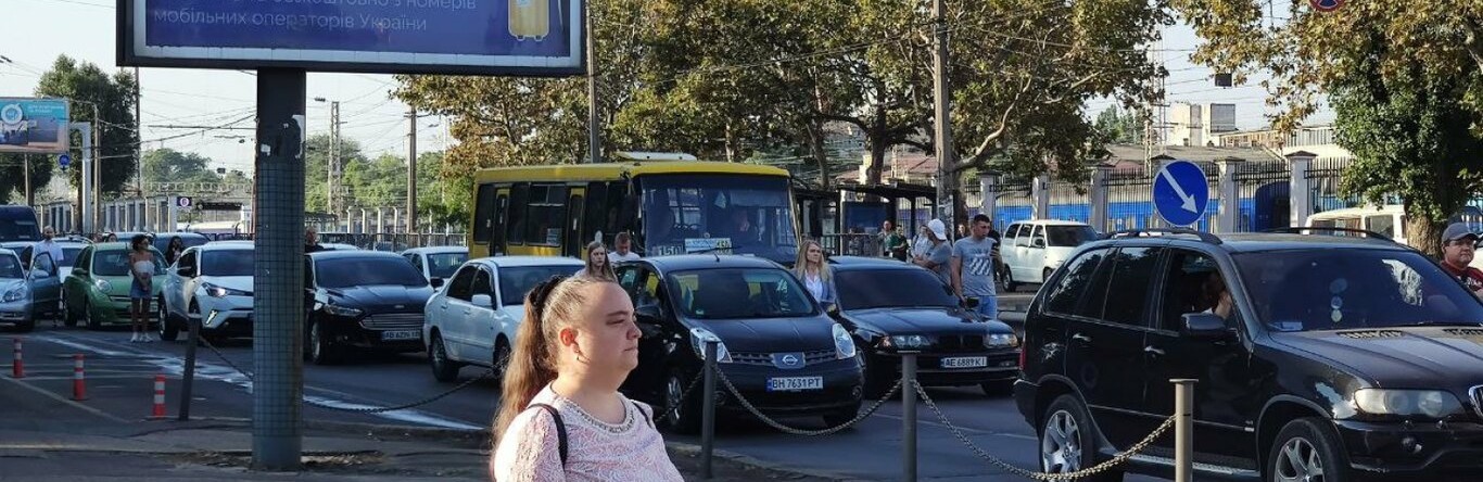 Місто завмерло: зранку в Одесі вшанували пам'ять загиблих захисників та захисниць