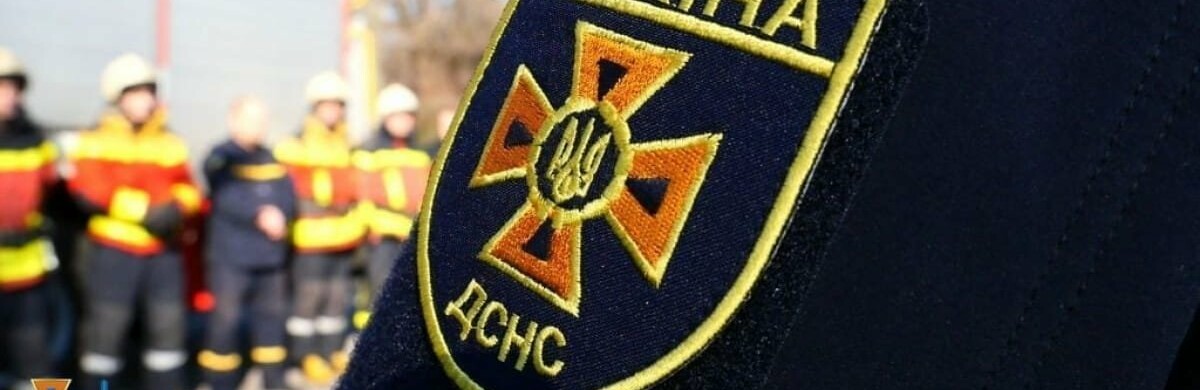 На Одещині рятувальники дістали з оглядової ями тіло людини