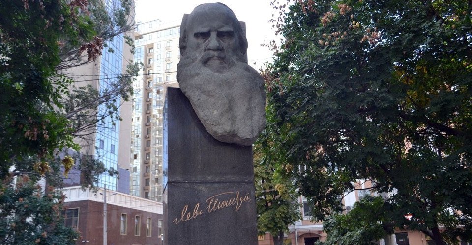 В Одесі планують демонтувати пам'ятник російському письменнику Льву Толстому