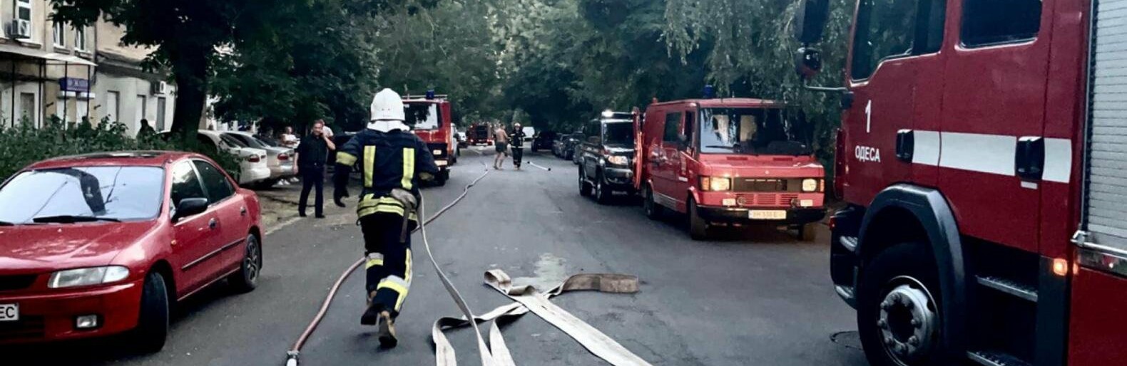 В центрі Одеси горів старий будинок,- ФОТО, ВІДЕО