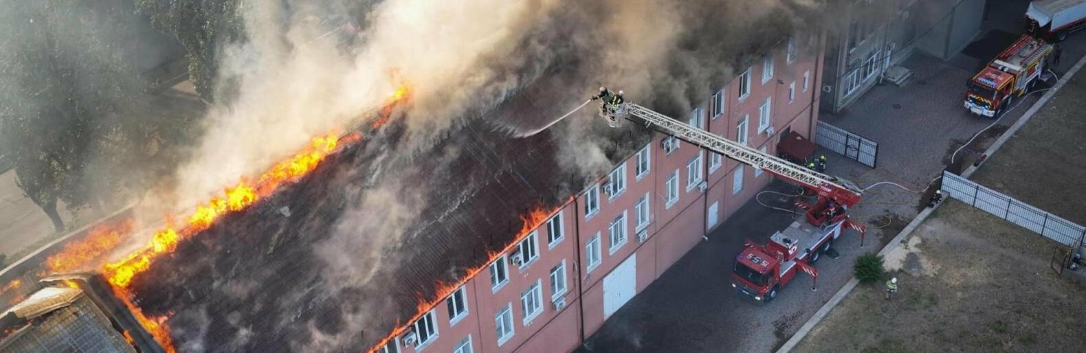 Гасили пожежу понад 70 рятувальників: в Одесі горів завод 