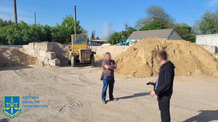 Викрали пісок на суму півмільона гривень: на Одещині судитимуть членів злочинної групи