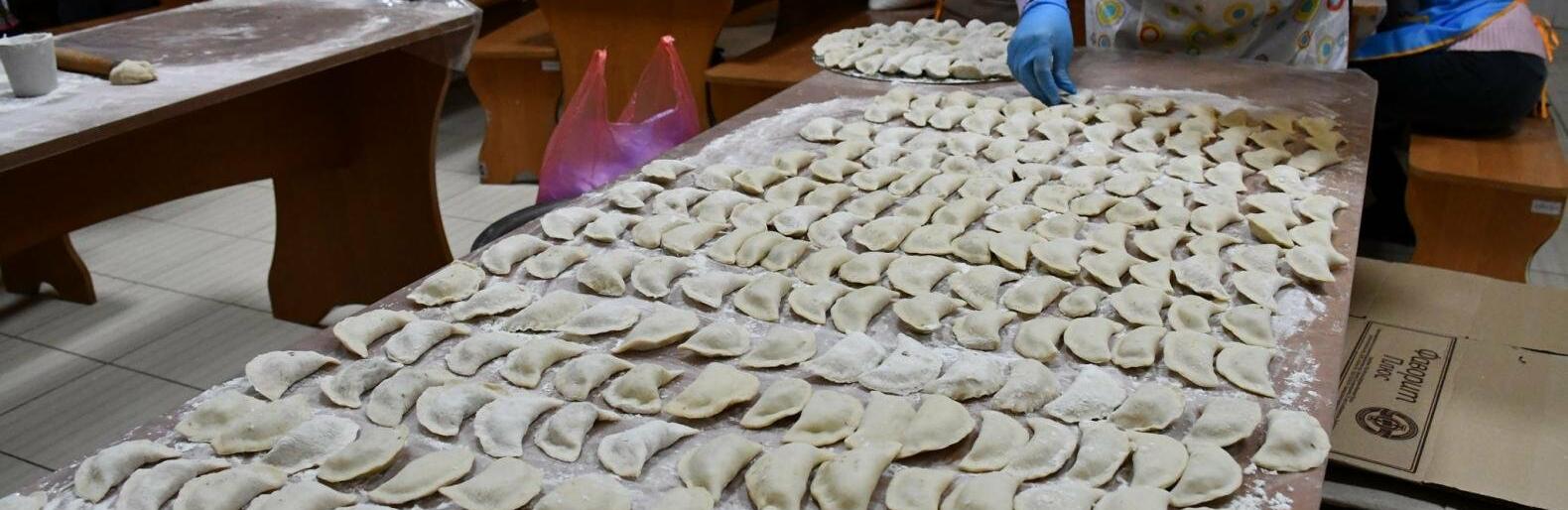Жителі Одеської області приготували смачні подарунки захисникам на фронті