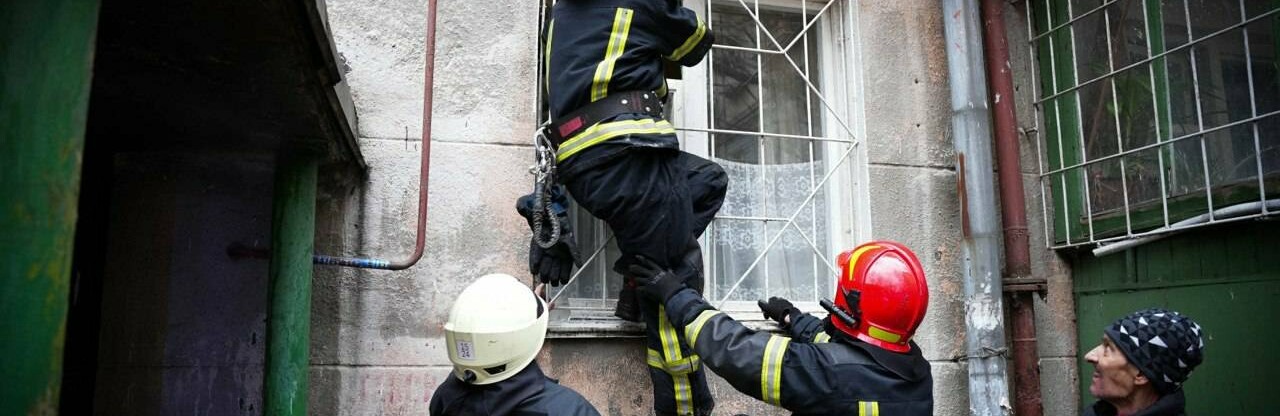 В Одесі під час пожежі рятувальники евакуювали людей з багатоповерхівки, - ФОТО, ВІДЕО 