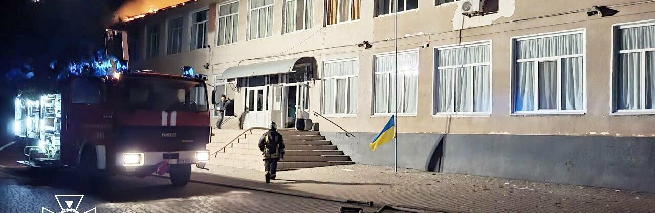 Масштабна пожежа на Одещині знищила дах ліцею, - ФОТО, ВІДЕО 