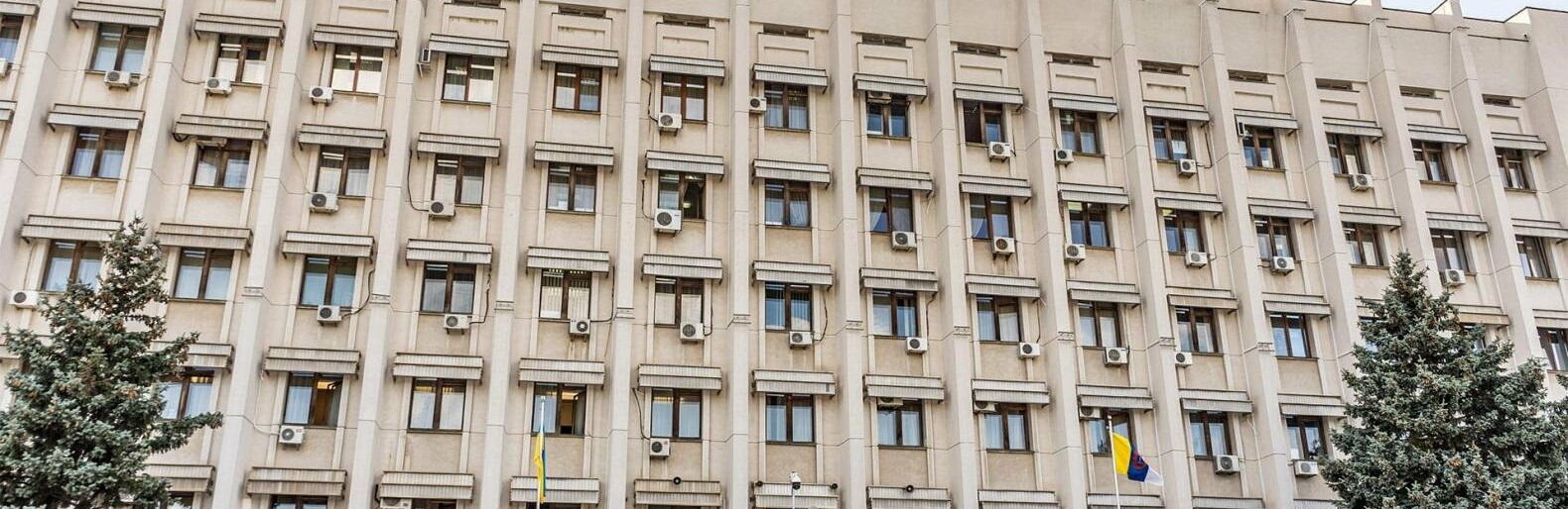 Охорона Одеської ОВА намагалася не впустити агентів ДБР у будівлю