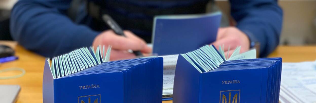 Посадовці Одеського морського порту відправляли документи морякам, які унікали мобілізації,- ФОТО, ВІДЕО