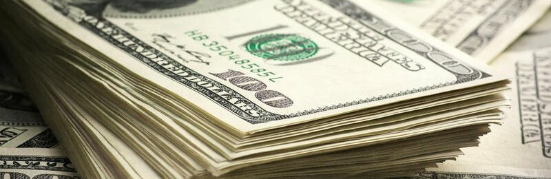 Тільки зняв $200 тисяч у банку: в Одесі група злочинців на чолі з поліцейським напала на чоловіка у під'ізді та відібрала гроші, - ФОТО
