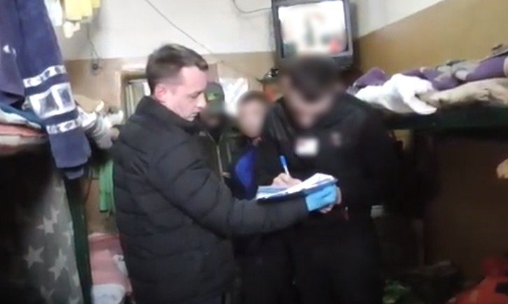 Налагодив схему збуту зброї, сидячи у СІЗО: правоохоронці викрили 37-річного злочинця, - ФОТО 