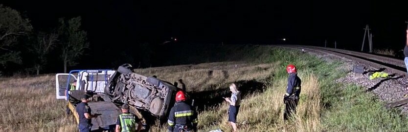 Двоє загиблих: На Одещині автомобіль зіткнувся з локомотивом 