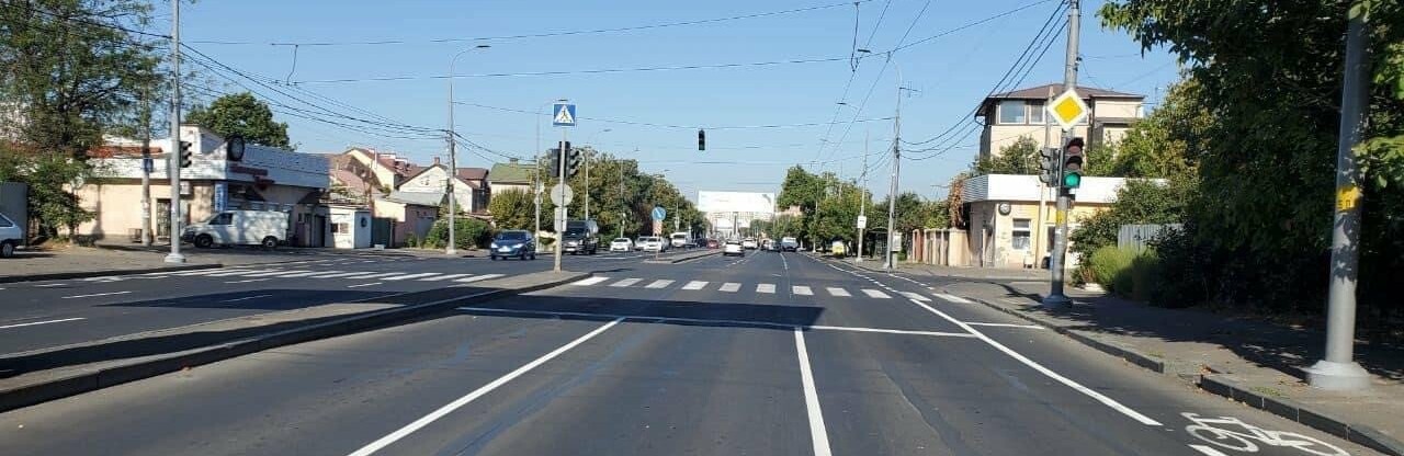 На вулиці Ріхтера в Одесі оновлюють дорожню розмітку