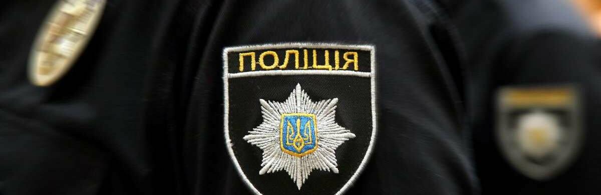 Залишили телефони на зарядці: в Одесі містянин обікрав двох чоловіків у пункті незламності 