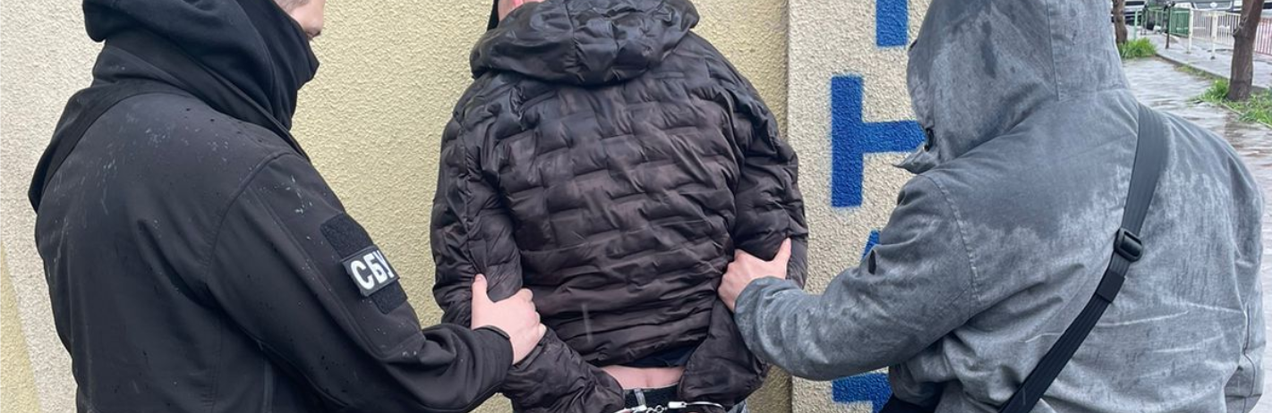 Погрожував відправити сина служити в 