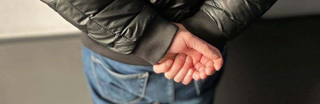 Вистежив літню жінку та відібрав 41 тисячу гривень: в Одесі затримали грабіжника