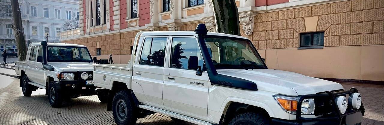 Одеса отримала ще два позашляховики від міжнародних партнерів