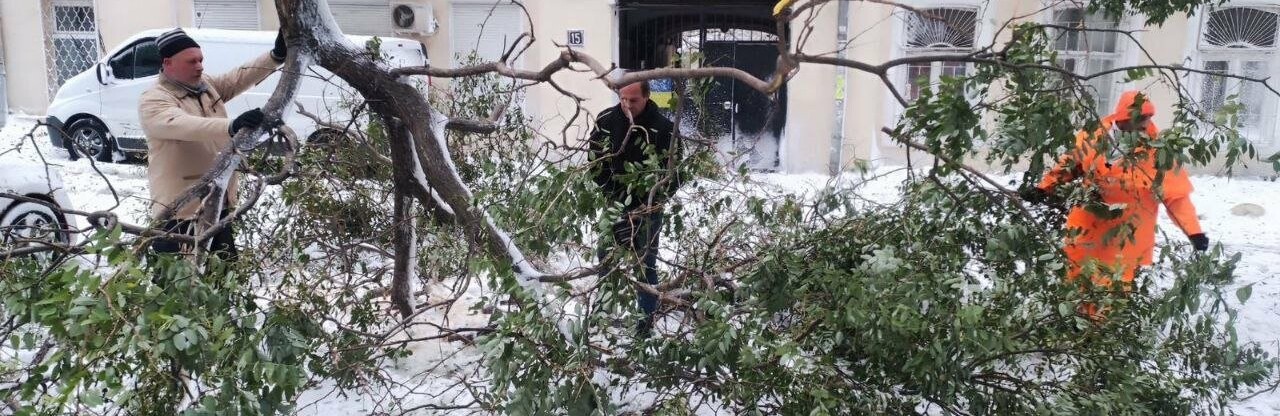 В Одесі майже 2000 працівників ліквідують наслідки негоди