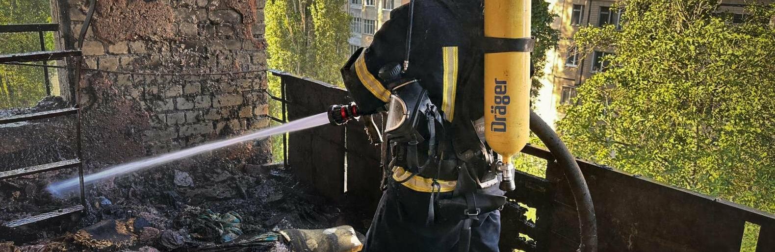 Зранку одеські вогнеборці гасили пожежу на балконі багатоповерхівки, - ФОТО