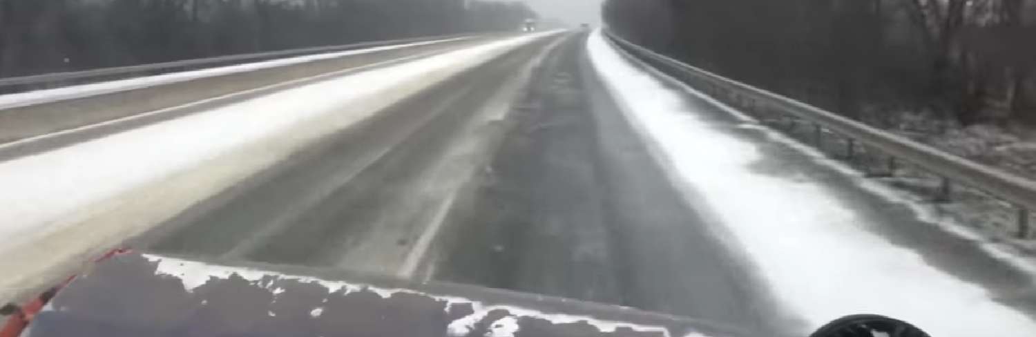 В Одеській області сніжить: на трасах працює спецтехніка, - ВІДЕО