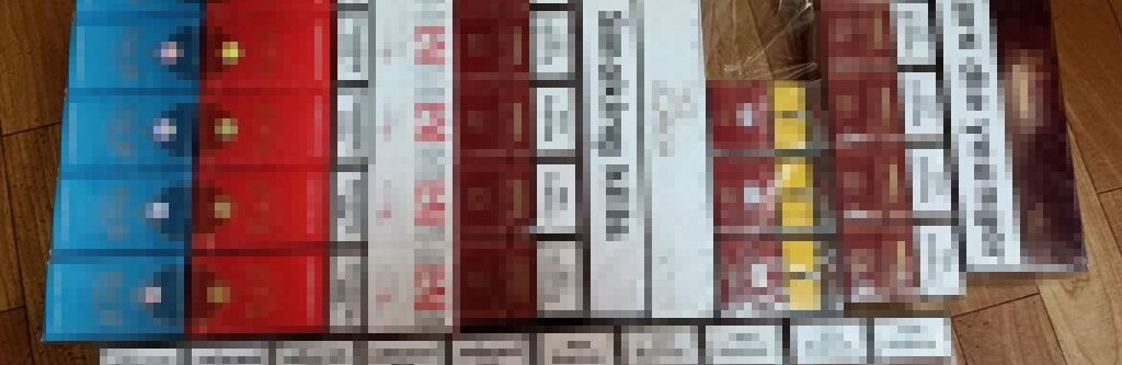 В Одесі на Старосінній площі викрили трьох продавців безакцизних цигарок, - ФОТО