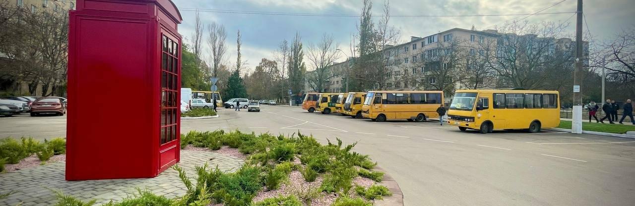 На вулиці Паустовського в Одесі облаштували кінцеву зупинку громадського транспорту